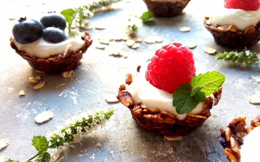 Cestini di avena con yogurt e frutti di bosco