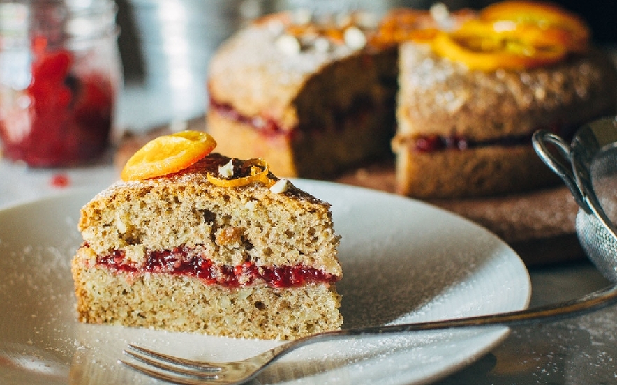 Torta di grano saraceno con mandorle e confettura