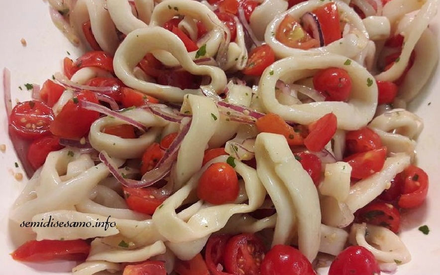 Anelli di calamaro in insalata