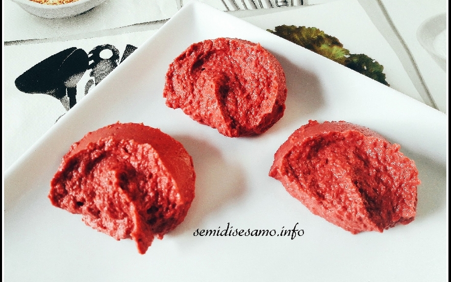 Hummus di rapa rossa e lenticchie