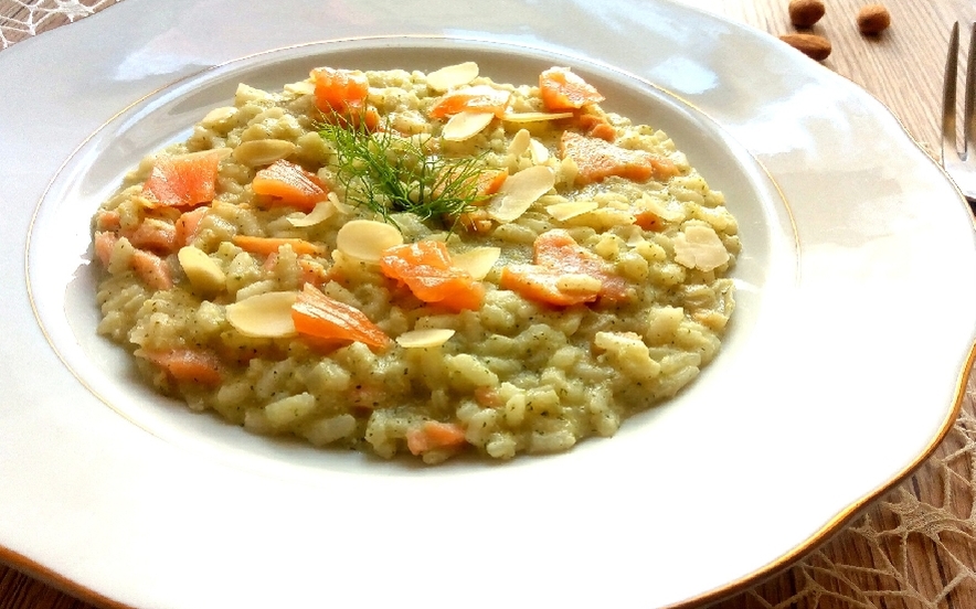 Risotto al salmone con crema di finocchi mandorle