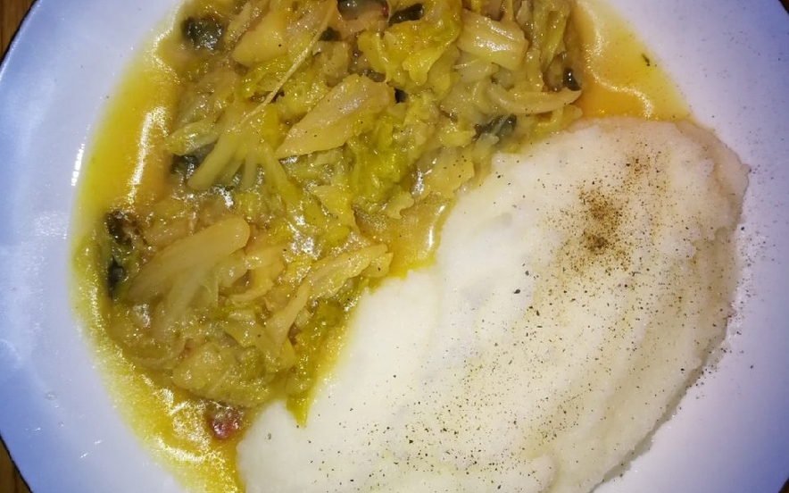 Verza stufata con polenta bianca