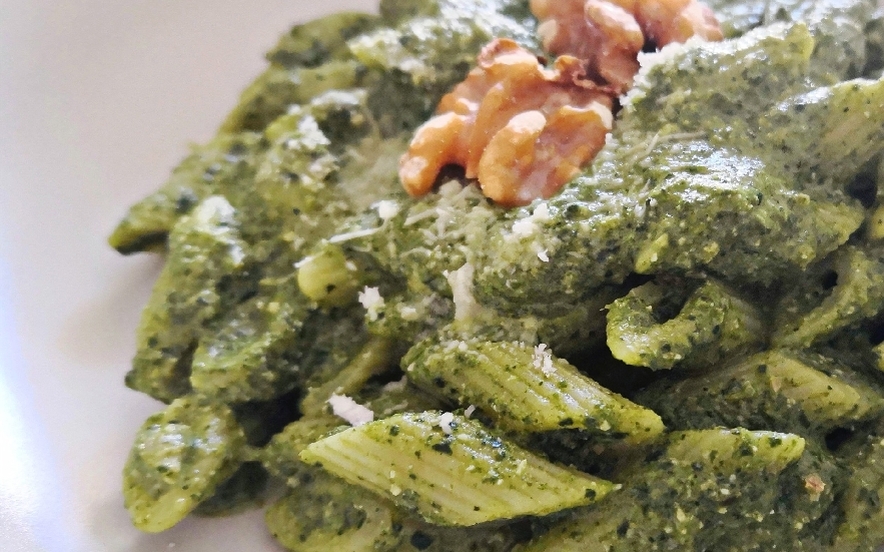 Pasta al pesto di cavolo nero e noci