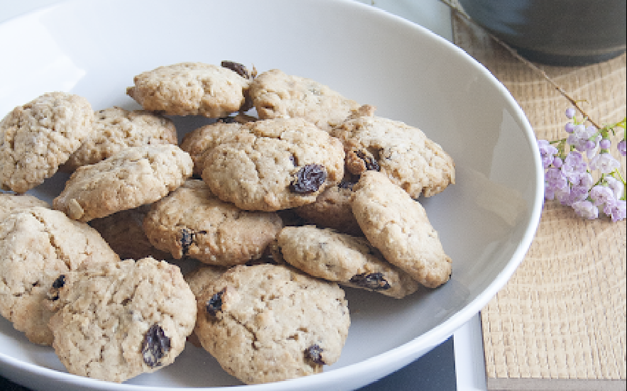 Biscotti al farro, fiocchi d'avena e uvetta sultan