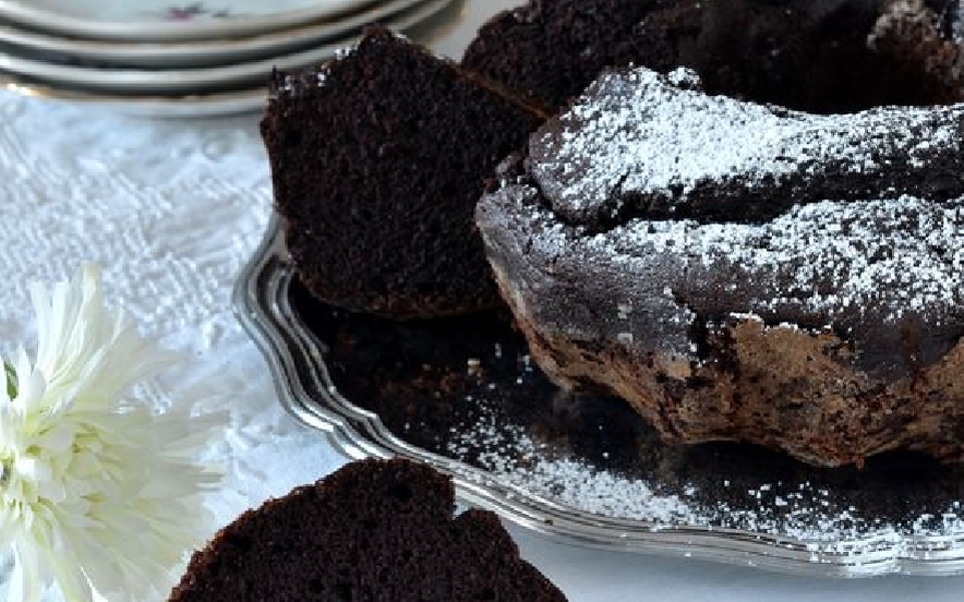 Ciambella con ricotta vaccina e cacao amaro