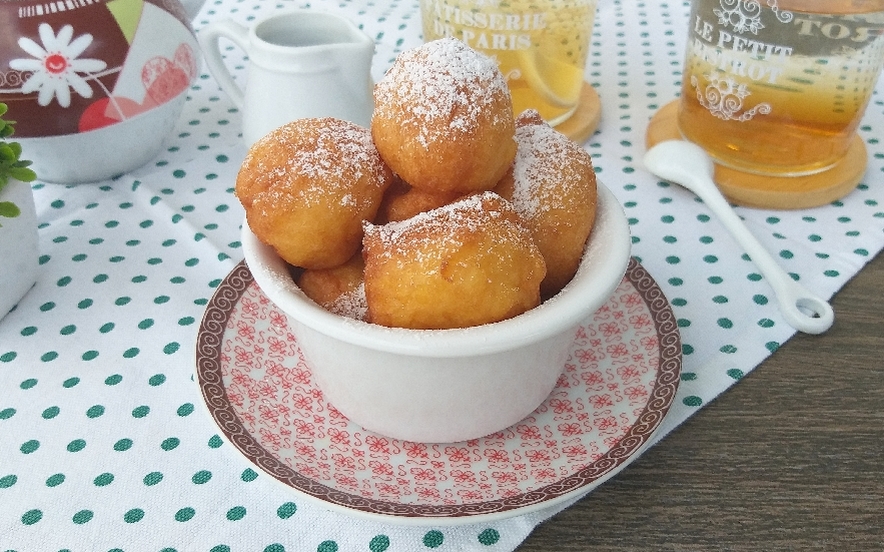 Zeppoline alle mele e yogurt