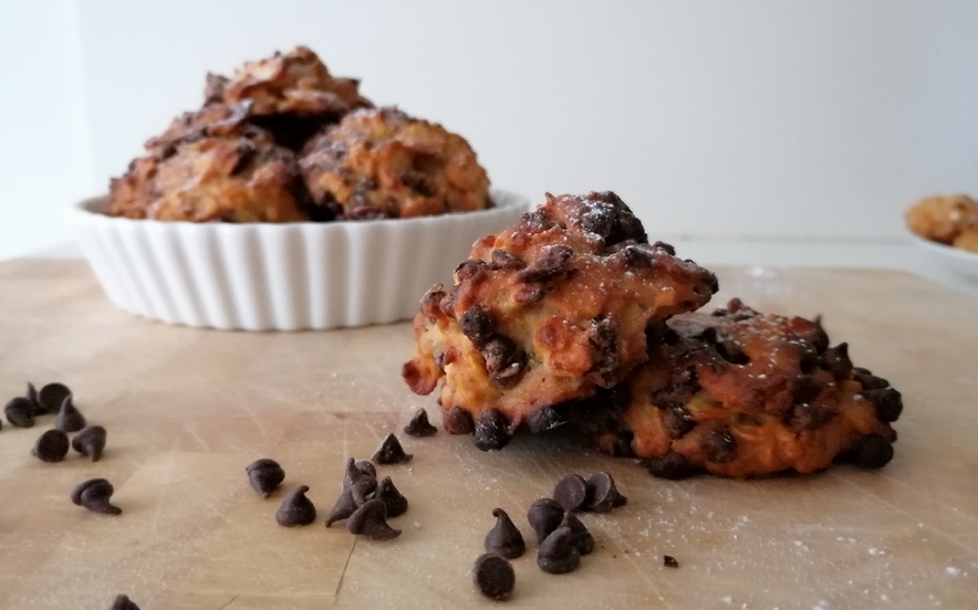 Biscotti vegani banana, cornflakes e cioccolato