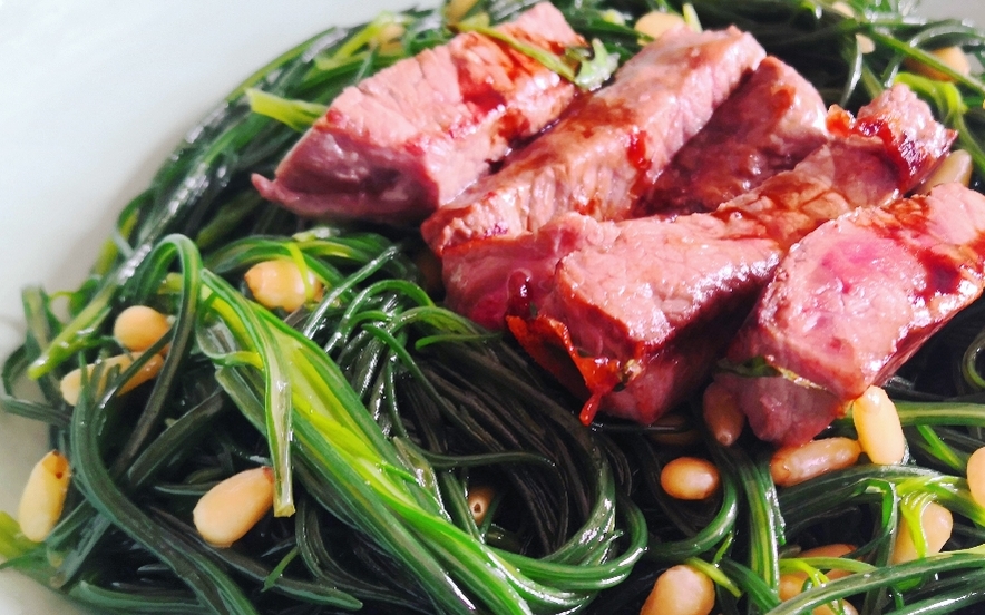 Agretti con pinoli e tagliata di scottona