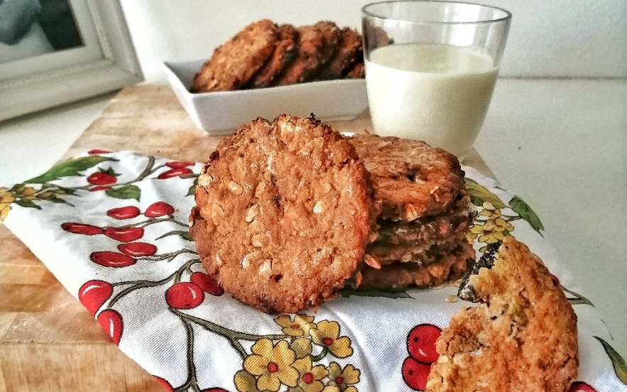 Biscotti all'avena, prugne e scorza d'arancia