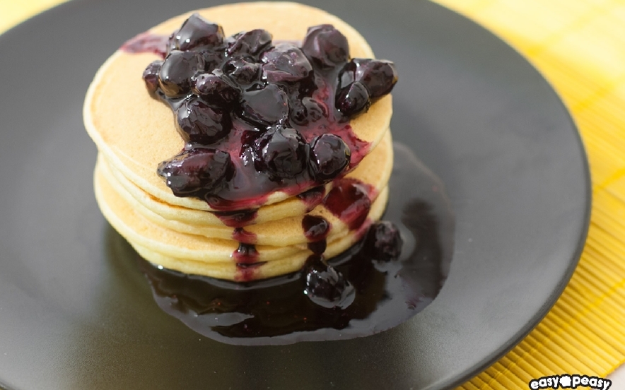 Pancakes con composta di mirtilli