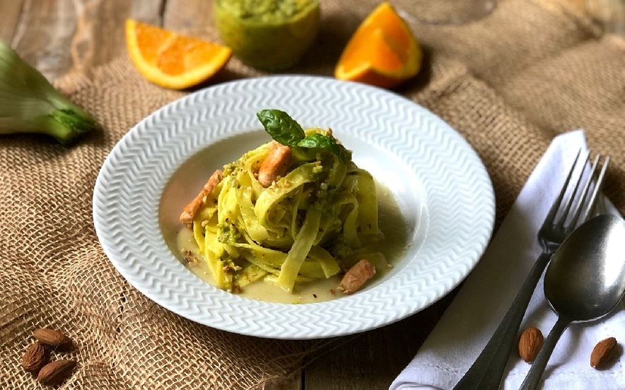 Tagliatelle pesto di arance e crema di finocchi