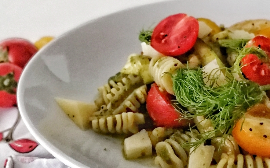 Pasta fredda al pesto di finocchietto e pomodorini