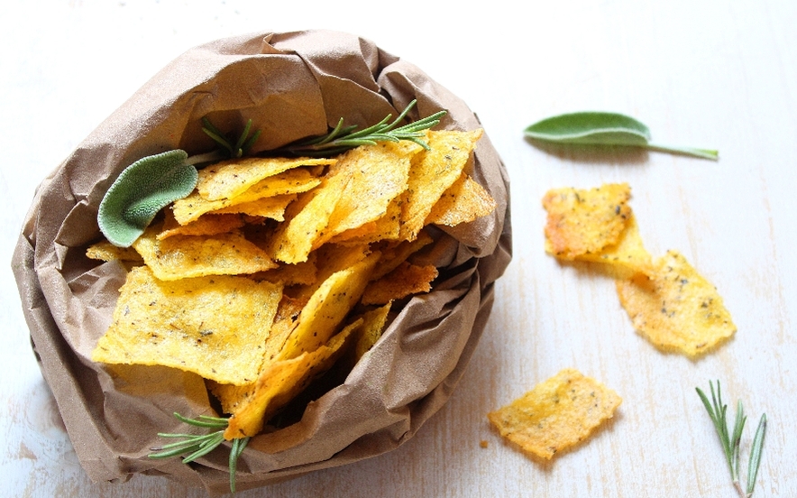 Chips di polenta alle erbe aromatiche