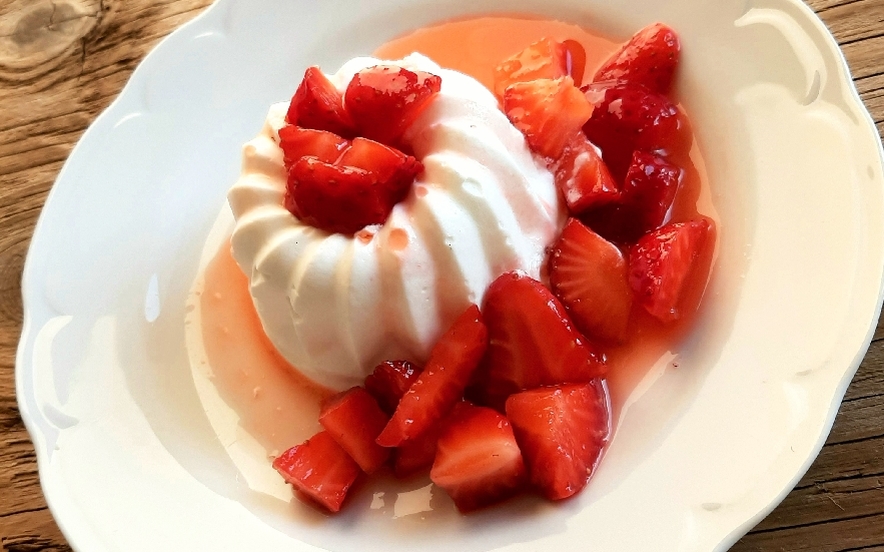 Bavarese allo yogurt con le fragole