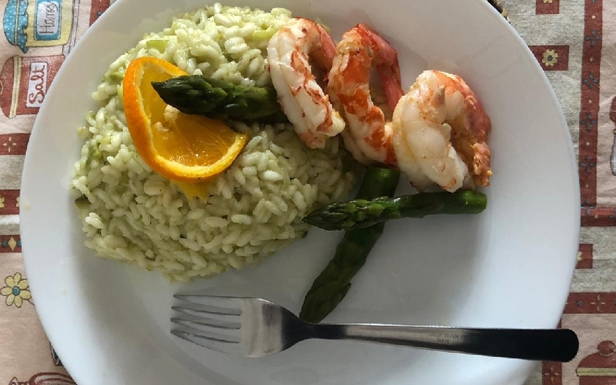 Risotto agli asparagi con gamberi all'arancio