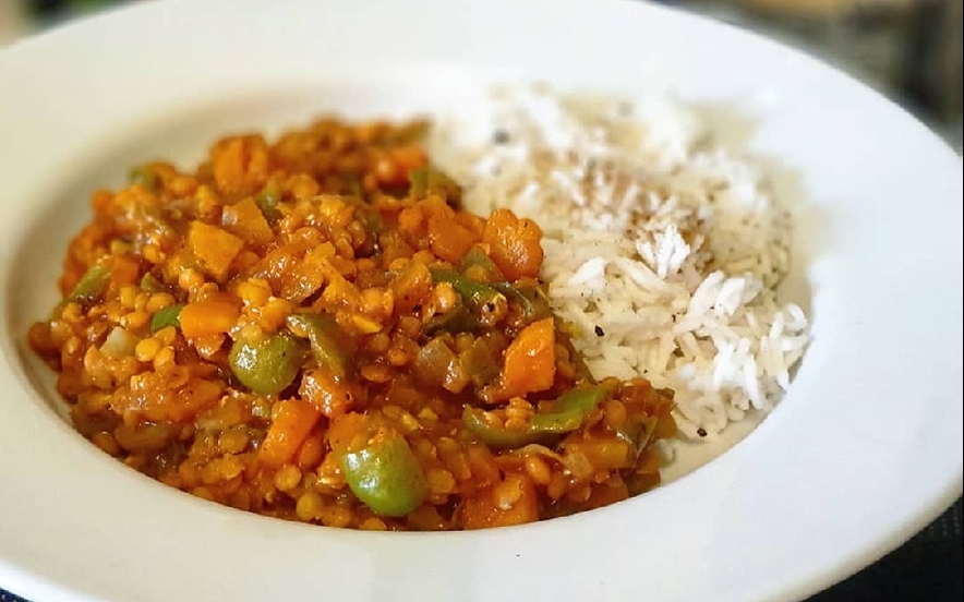 Lenticchie al curry con basmati al cardamomo