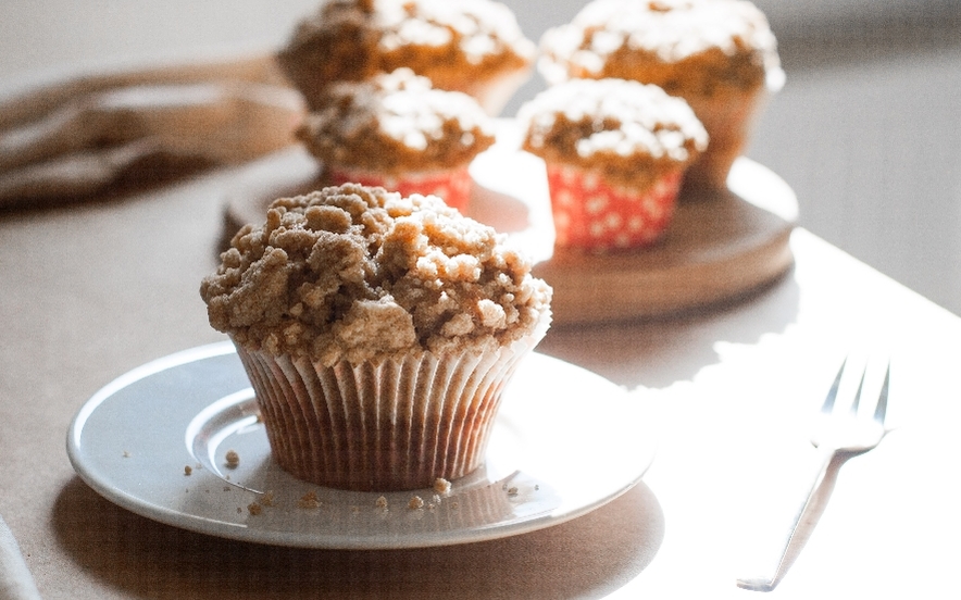 Banana crumble muffin