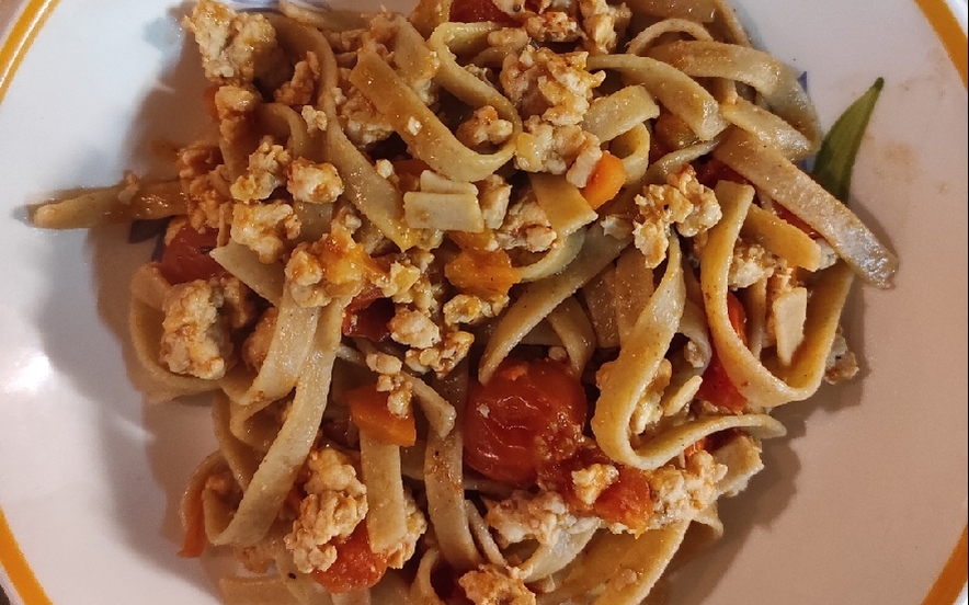 Tagliatelle integrali al ragù di pollo