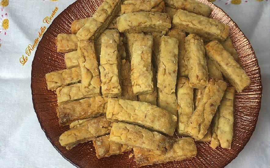 Biscotti senza zucchero al latte e olio di mais