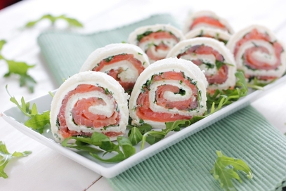 Rotolini al salmone e rucola