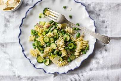 Fusilli primavera con zucchine e piselli