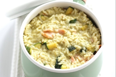 Risotto con crema al basilico, zucchine e salmone