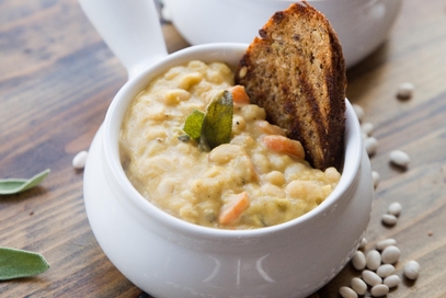 Zuppa di fagioli con aneto