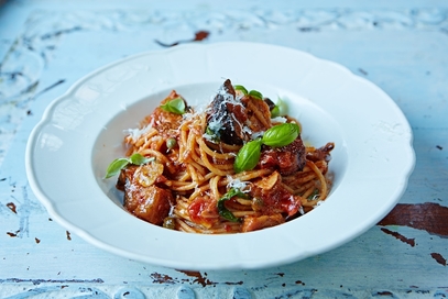 Spaghetti alla chitarra con caponata di melanzane