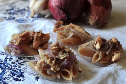 Penne integrali con cipolla e sgombro