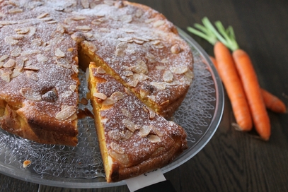 Torta di carote con mandorle e nocciole