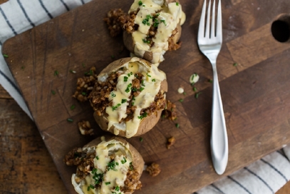 Patate ripiene di formaggio, ceci e riso integrale