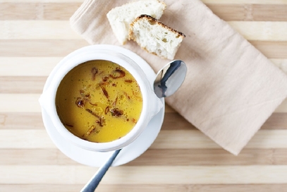 Zuppa di zucca con scalogni croccanti