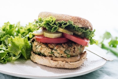 Panino vegano con falafel di cavolfiori