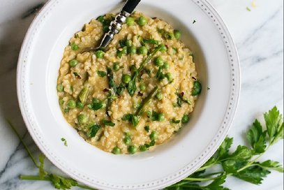 Risotto primavera agli asparagi e piselli