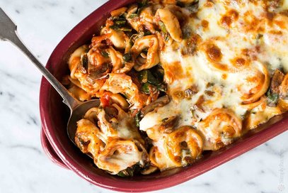 Timballo di tortellini con funghi e spinaci