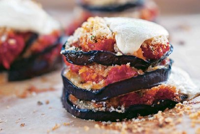 Tortino di melanzane con pomodoro e mozzarella