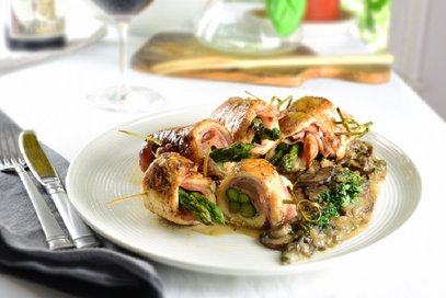 Involtini di pollo farciti con salsa di funghi