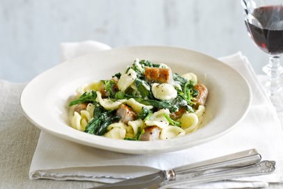 Orecchiette con broccoli e salsiccia