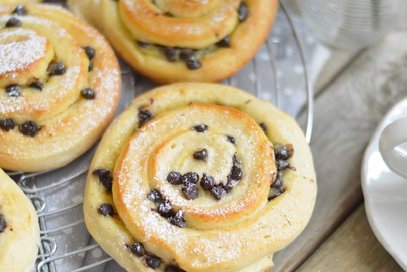 Girelle soffici alla crema e cioccolato