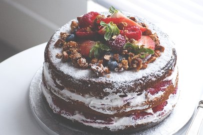 Genoise alle fragole e mirtilli