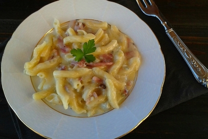 Pasta con gorgonzola e speck