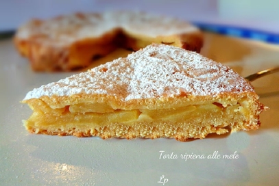 Torta ripiena alle mele