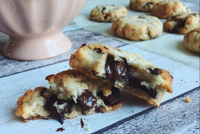 Biscotti vegani al cocco e cioccolato