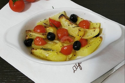 Patate al forno pomodorini e olive