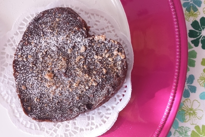 Tortini di pane al cacao, amaretti e albicocche