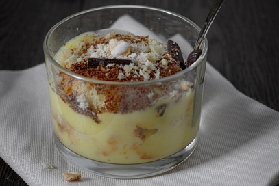 Finto tiramisu con panettone e crema allo zafferan