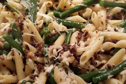 Pennette con fagiolini e croccante