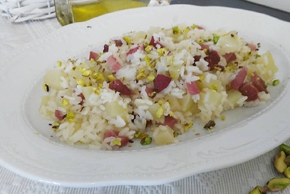 Risotto mele e speck in granella di pistacchi