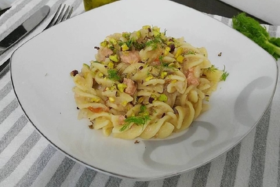 Eliche cremose ai finocchi e salmone