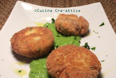 Polpette al salmone su crema di piselli